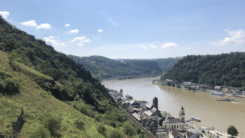 Angekommen an der zweiten Fläche scheint die Sonne und die schöne Aussicht reicht bis zur Loreley. Foto: Jeremy Strätling